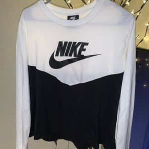 ✔️ NWOT ✔️ NIKE Long Sleeve ✔️
